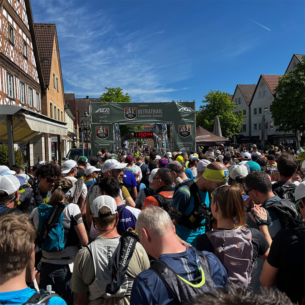 Überblick über die Startaufstellung - viele Köpfe